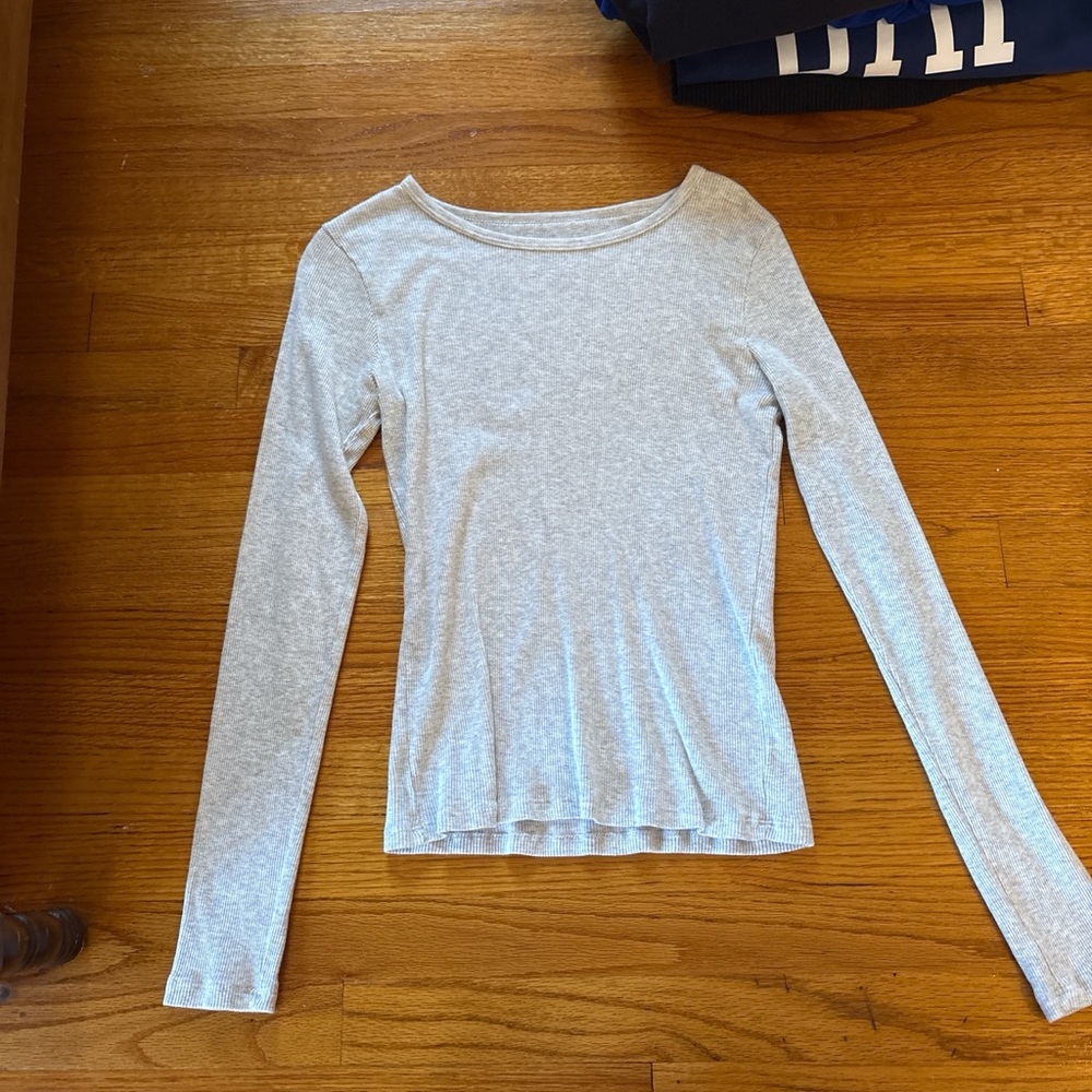 Brandy Melville Light Gray Long Sleeve Top